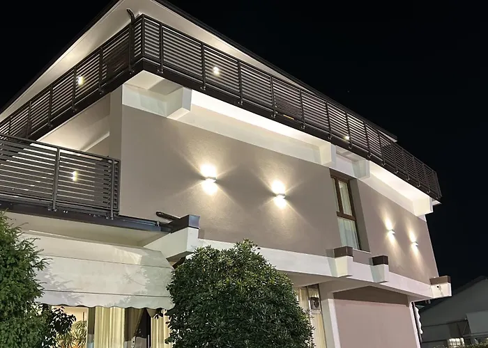 Hotel sulla spiaggia: Hotel Marchina
